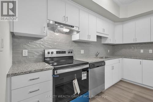69 - 25 Isherwood Avenue N, Cambridge, ON - Indoor Photo Showing Kitchen With Stainless Steel Kitchen With Upgraded Kitchen