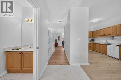 21 Twentyplace Boulevard, Hamilton, ON - Indoor Photo Showing Other Room