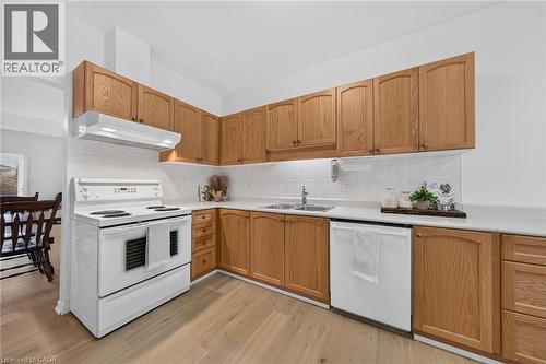 21 Twentyplace Boulevard, Hamilton, ON - Indoor Photo Showing Kitchen With Double Sink
