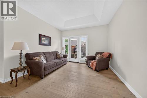 21 Twentyplace Boulevard, Hamilton, ON - Indoor Photo Showing Living Room