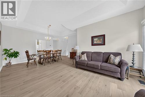 21 Twentyplace Boulevard, Hamilton, ON - Indoor Photo Showing Living Room