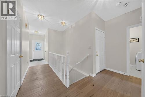 21 Twentyplace Boulevard, Hamilton, ON - Indoor Photo Showing Other Room