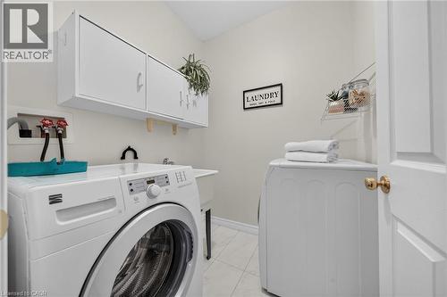 21 Twentyplace Boulevard, Hamilton, ON - Indoor Photo Showing Laundry Room
