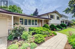 24 MAPLEWOOD DRIVE Guelph (Dovercliffe Park/Old University), ON N1G 1L8