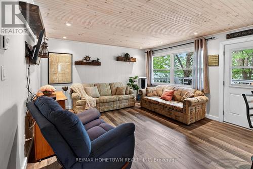 66 Scott Lane, Rideau Lakes, ON - Indoor Photo Showing Living Room