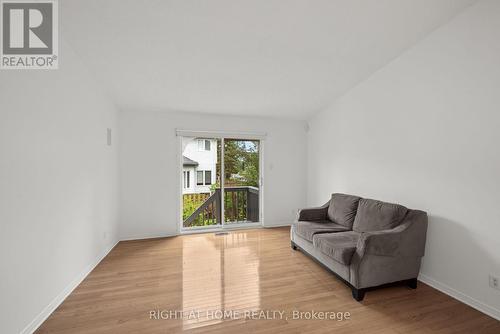 120 Grandpark Circle, Ottawa, ON - Indoor Photo Showing Living Room