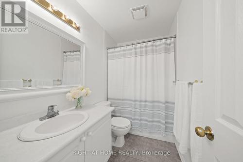 Main Bathroom - 120 Grandpark Circle, Ottawa, ON - Indoor Photo Showing Bathroom