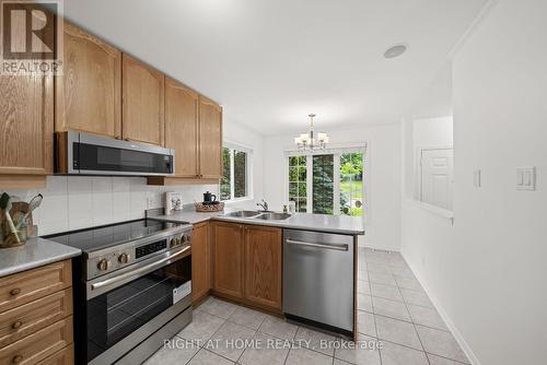 120 Grandpark Circle, Ottawa, ON - Indoor Photo Showing Kitchen With Double Sink
