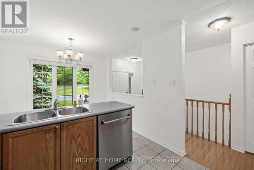 120 Grandpark Circle, Ottawa, ON - Indoor Photo Showing Kitchen With Double Sink