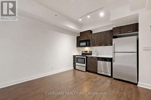 201 - 20 Bruyeres Mews, Toronto, ON - Indoor Photo Showing Kitchen