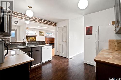 310 Douglas Crescent, Saskatoon, SK - Indoor Photo Showing Kitchen With Double Sink