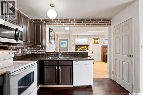 310 Douglas Crescent, Saskatoon, SK - Indoor Photo Showing Kitchen With Double Sink