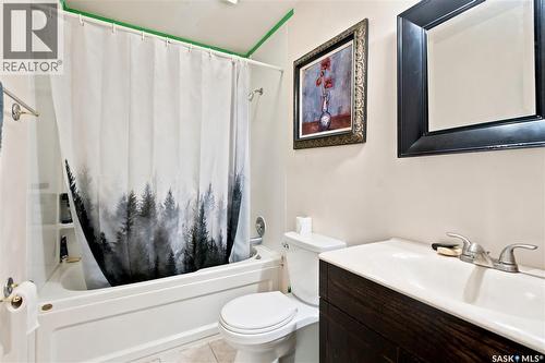 310 Douglas Crescent, Saskatoon, SK - Indoor Photo Showing Bathroom