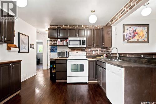 310 Douglas Crescent, Saskatoon, SK - Indoor Photo Showing Kitchen With Double Sink
