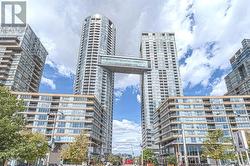 1806 - 15 ICEBOAT TERRACE  Toronto, ON M5V 4A5