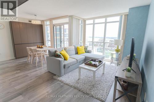1806 - 15 Iceboat Terrace, Toronto, ON - Indoor Photo Showing Living Room