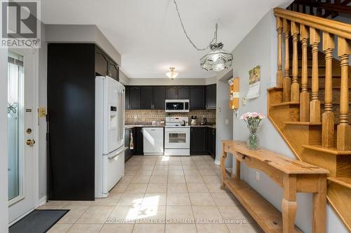 593 Caverhill Crescent, Milton, ON - Indoor Photo Showing Kitchen