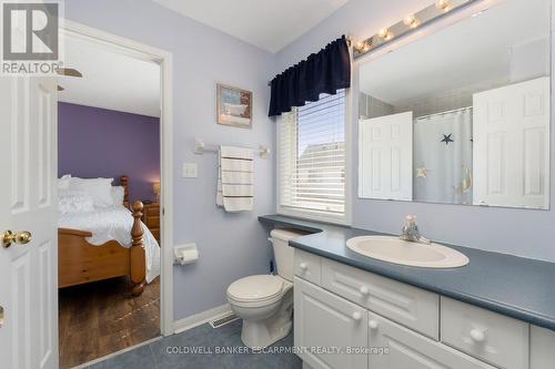 593 Caverhill Crescent, Milton, ON - Indoor Photo Showing Bathroom