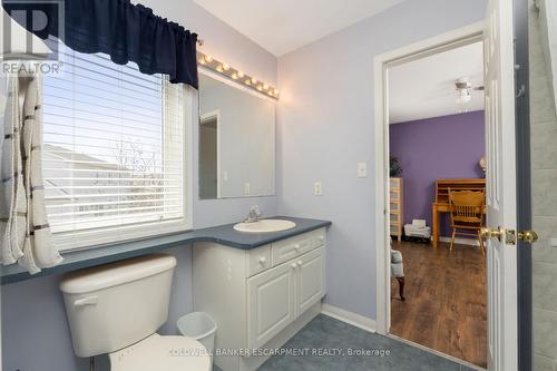 593 Caverhill Crescent, Milton, ON - Indoor Photo Showing Bathroom