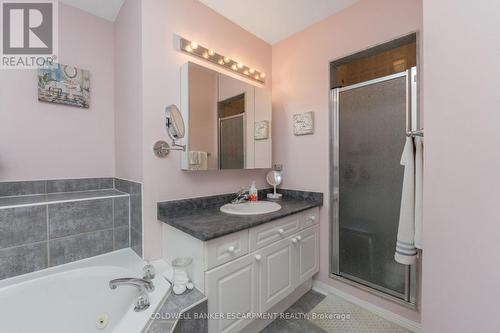 593 Caverhill Crescent, Milton, ON - Indoor Photo Showing Bathroom