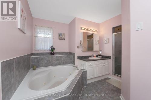 593 Caverhill Crescent, Milton, ON - Indoor Photo Showing Bathroom