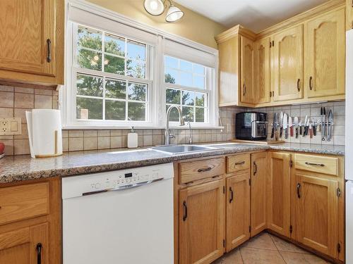 8 Lakeview Drive, Windsor, NS - Indoor Photo Showing Kitchen