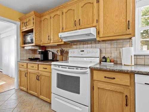 8 Lakeview Drive, Windsor, NS - Indoor Photo Showing Kitchen