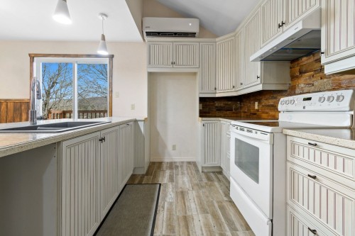 Logement - 574  - 576 Ch. Du Progrès, Chute-Saint-Philippe, QC - Indoor Photo Showing Kitchen With Double Sink