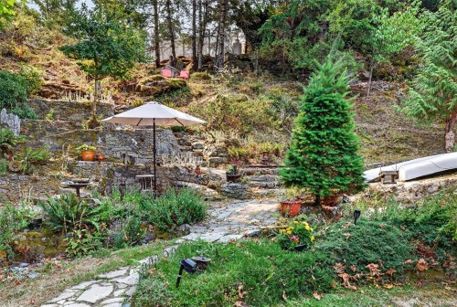 211 Quarry Dr, Salt Spring, BC 