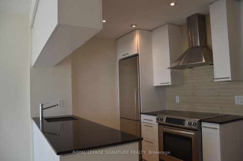 914-1 Market Street, Toronto, ON - Indoor Photo Showing Kitchen With Stainless Steel Kitchen