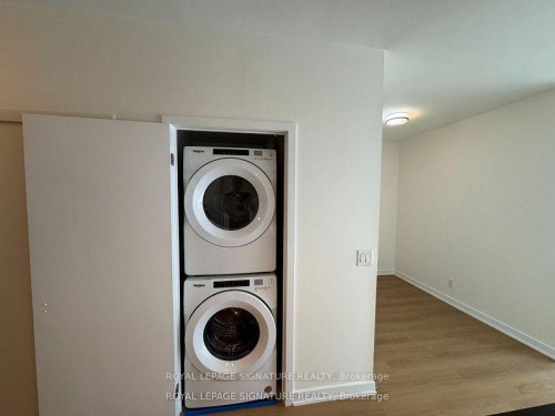 914-1 Market Street, Toronto, ON - Indoor Photo Showing Laundry Room