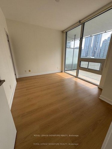 914-1 Market Street, Toronto, ON - Indoor Photo Showing Other Room