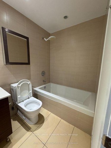 914-1 Market Street, Toronto, ON - Indoor Photo Showing Bathroom