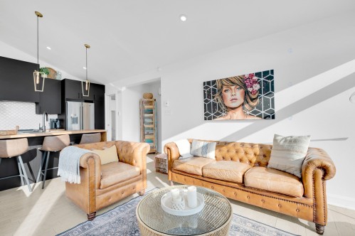Salon - 201 217E Avenue, Saint-Hippolyte, QC - Indoor Photo Showing Living Room