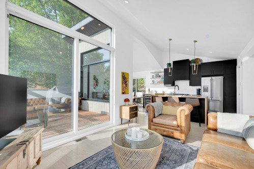 Vue d'ensemble - 201 217E Avenue, Saint-Hippolyte, QC - Indoor Photo Showing Living Room