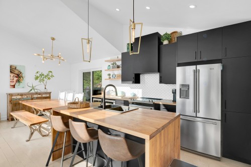 Cuisine - 201 217E Avenue, Saint-Hippolyte, QC - Indoor Photo Showing Kitchen With Upgraded Kitchen