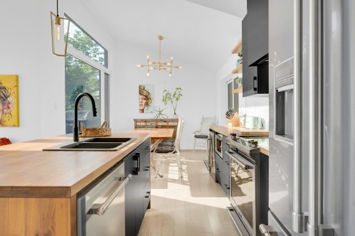 Cuisine - 201 217E Avenue, Saint-Hippolyte, QC - Indoor Photo Showing Kitchen With Double Sink With Upgraded Kitchen