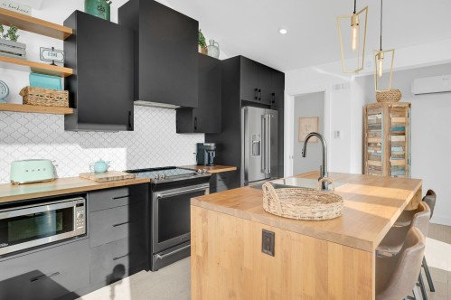Cuisine - 201 217E Avenue, Saint-Hippolyte, QC - Indoor Photo Showing Kitchen With Upgraded Kitchen