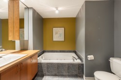 Salle de bains attenante à la CCP - 