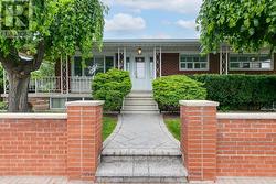 993 ISLINGTON AVENUE  Toronto, ON M8Z 4R1