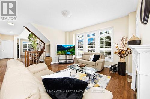 2 Solace Road, Markham, ON - Indoor Photo Showing Living Room