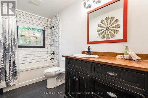 7353 Davy Drive, Ramara, ON - Indoor Photo Showing Bathroom