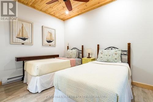 7353 Davy Drive, Ramara, ON - Indoor Photo Showing Bedroom
