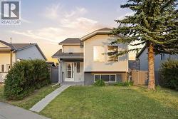 52 Erin Meadows Court SE Calgary, AB T2B 2Z7