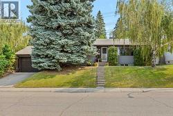 30 Gateway Drive SW  Calgary, AB T3E 4J7
