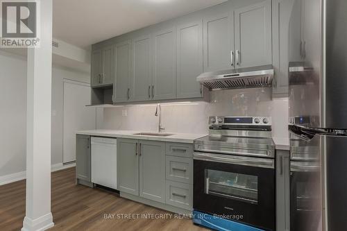 MAIN FLOOR - 19 D'ARCY STREET , Toronto, Ontario M5T 1J8 4