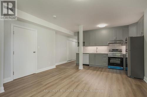 MAIN FLOOR - 19 D'ARCY STREET , Toronto, Ontario M5T 1J8 5