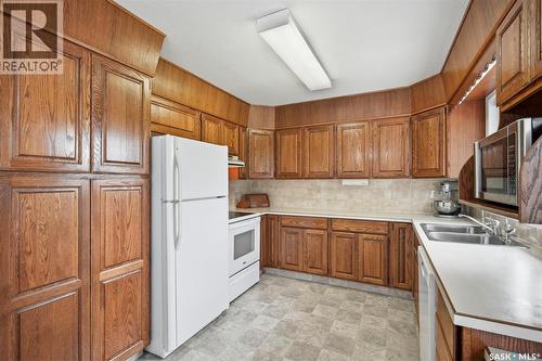 139 Wright Crescent, Biggar, SK - Indoor Photo Showing Kitchen With Double Sink