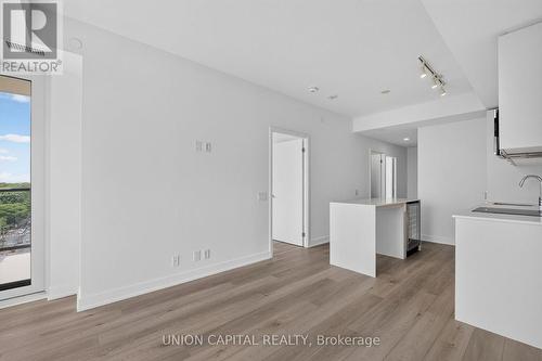 910 - 1660 Bloor Street W, Toronto, ON - Indoor Photo Showing Kitchen