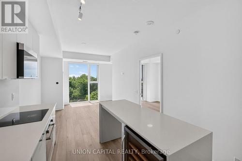 910 - 1660 Bloor Street W, Toronto, ON - Indoor Photo Showing Kitchen